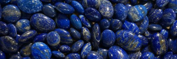 tumbled lapis lazuli crystals